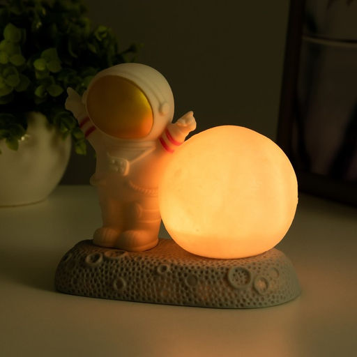 Фигурка светящаяся RISALUX «Крутой космонавт», LED-ночник, 2 Вт, RGB, от батареек 3×LR44, бело-золотой, 11×6×11 см