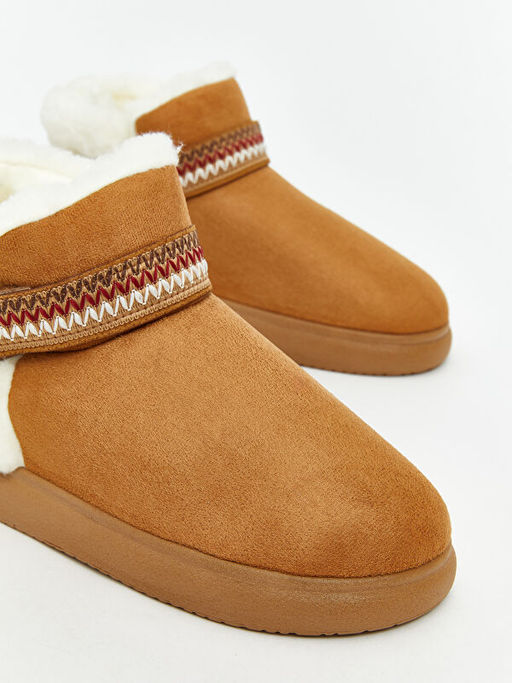 S?et G?r?n?ml? Kad?n Ev Botu