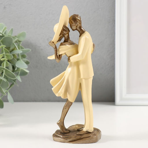 Фигурка полистоун «Пара в бежевом. Любовь», 7.5×5.5×19 см