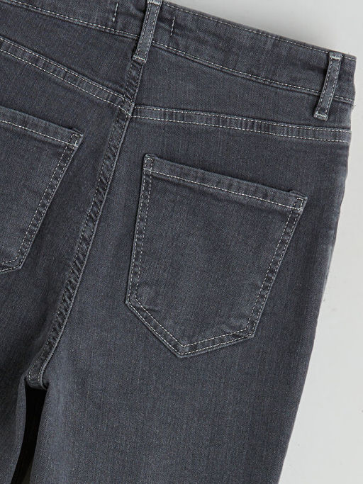 Джинсы женские Straight Fit прямого кроя