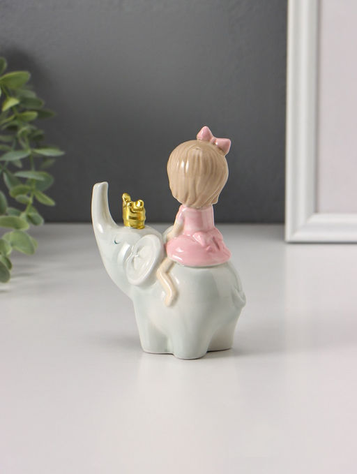 Фигурка «Девочка в розовом на слоне», 4.5×10.5×13 см