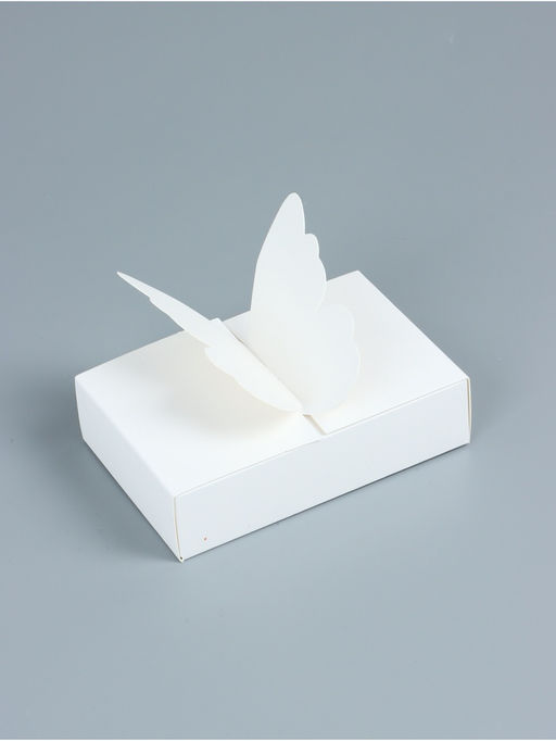 Цена за 4 шт. Коробка для 6 конфет «Бабочка» с раскрывающимися крыльями, белая, 12.6×8.3×4 см
