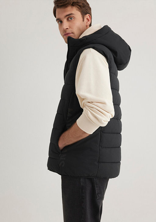 Mavi Jeans Detayl? Kapusonlu Siyah Sisme Yelek