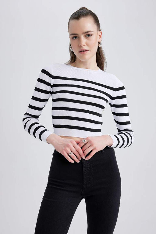 Укороченный свитер в полоску приталенного кроя с круглым вырезом - Defacto фото 6