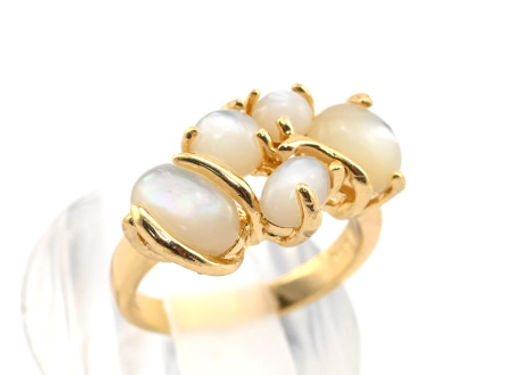 Кольцо перламутр светлый капель Размер 19