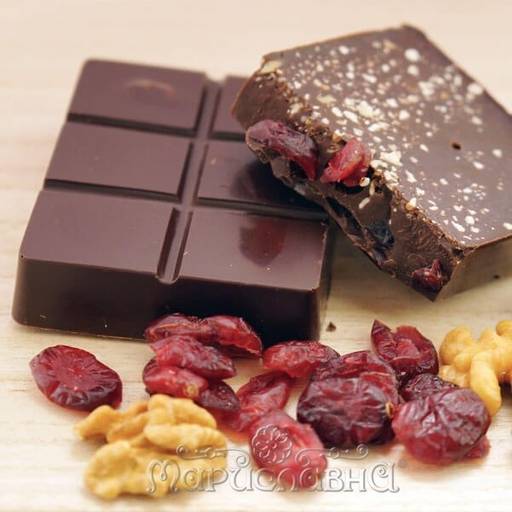 Шоколад горький Клюква и грецкий орех