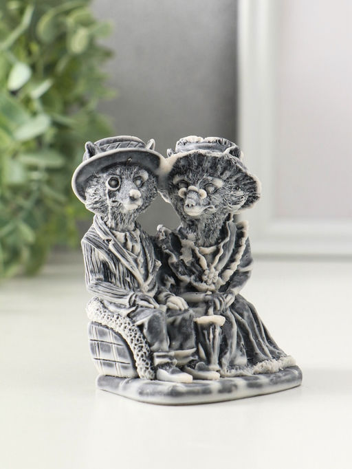 Фигурка Лисы - Пара на диване, 8.3 см