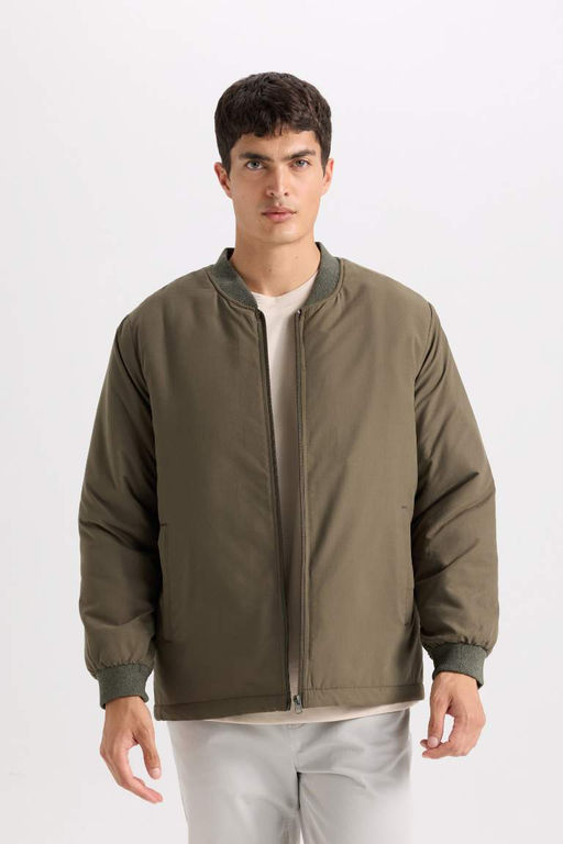 Водоотталкивающая сезонная легкая куртка-бомбер стандартного кроя с воротником-молнией и двойными карманами - Defacto фото 3