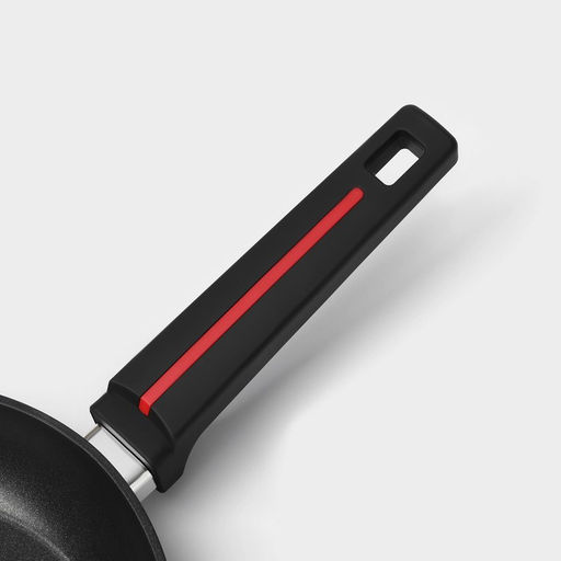 Сковорода Magistro Flame, d=24 см, h=4.7 см, ручка soft-touch, антипригарное покрытие, индукция, кованый алюминий, чёрная фото 4