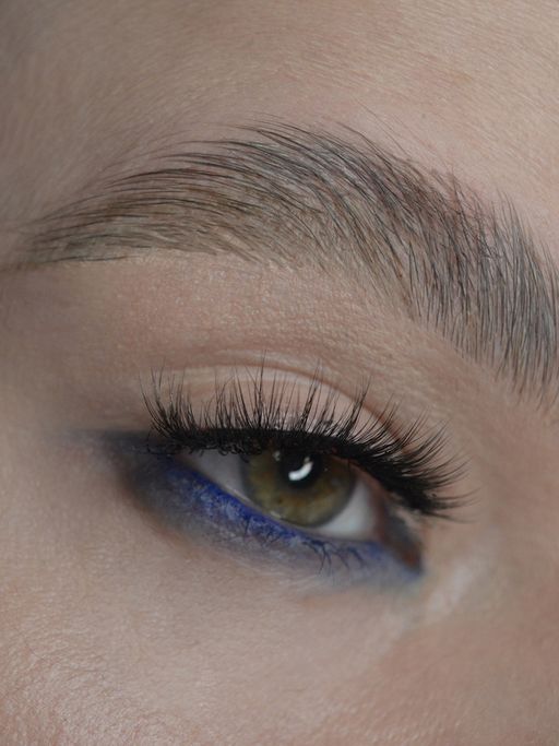 essence Карандаш для глаз Kajal Pencil, 30 Classic Blue  фото 4