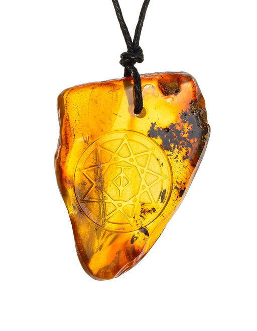 Подвеска-талисман из цельного янтаря с резьбой Чертог Тура