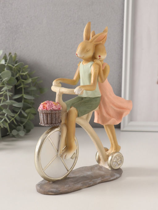 Фигурка полистоун «Романтика. Кролики: катание на велосипеде», 16×6.5×22.5 см