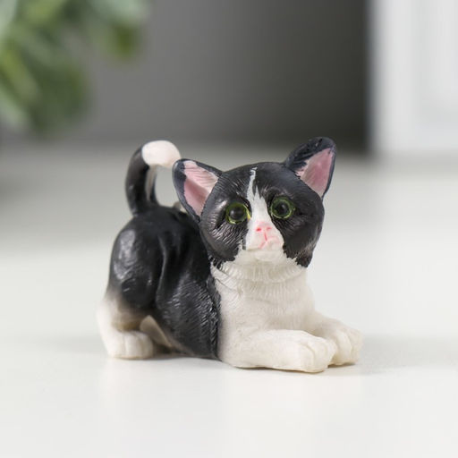 Цена за 4 шт. Фигурка полистоун «Чёрно-белый котёнок», 2.2×3×4.4 см, МИКС