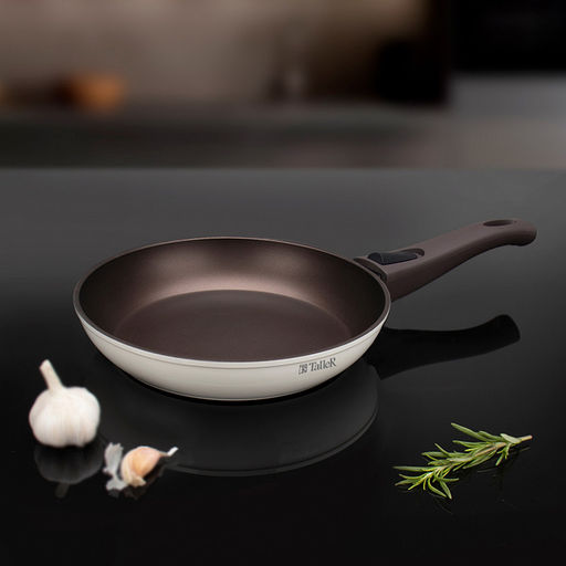 Сковорода с антипригарным покрытием д26см Hygge, h5см, s3,3мм, дно д21,3см, s3,8мм, кованый алюминий, съемная бакелитовая ручка с покрытием soft-touch, молочный/коричневый, TalleR (Китай) Подходит для всех видов плит, включая индукционную. - Домашняя мода фото 9