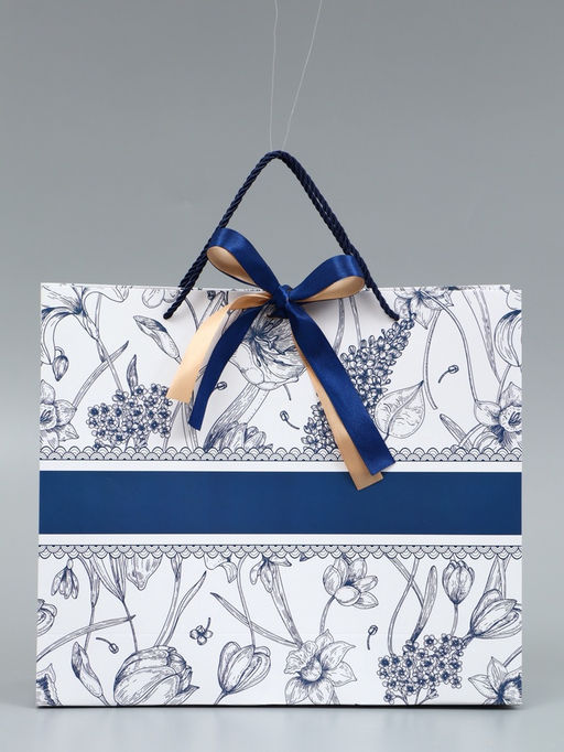 Пакет подарочный "Цветы", с бантом, 35 х 30 х 10 см