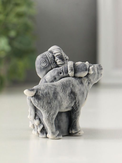 Сувенир "Девочка с оленёнком" 6,4 см