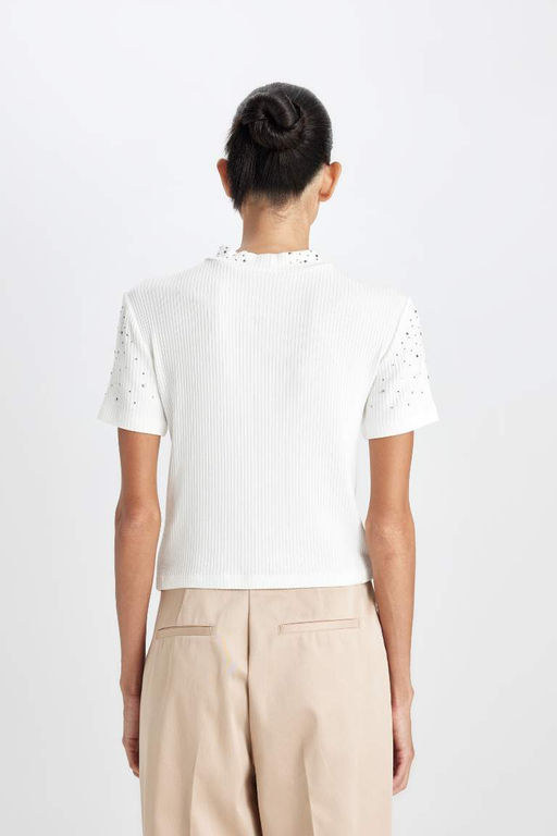 Женская приталенная футболка с короткими рукавами и полуводолазкой в рубчик с вышивкой - Defacto фото 6