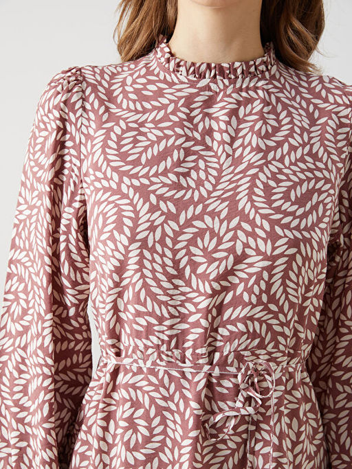 Dik Yaka Desenli Elbise