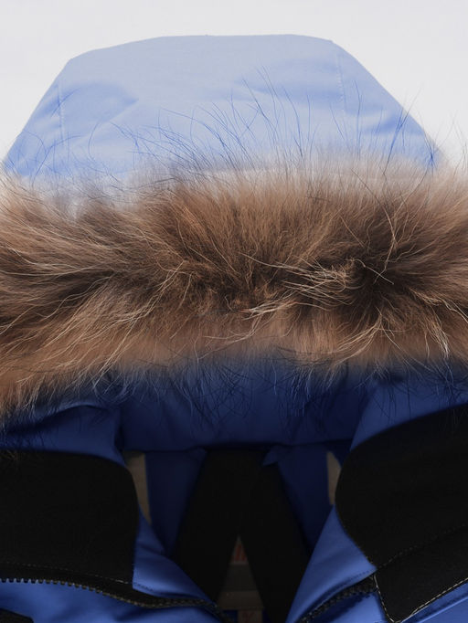 Парка зимняя подростковая для девочки с капюшоном и мехом василькового цвета 9534Vs - Valianly фото 12