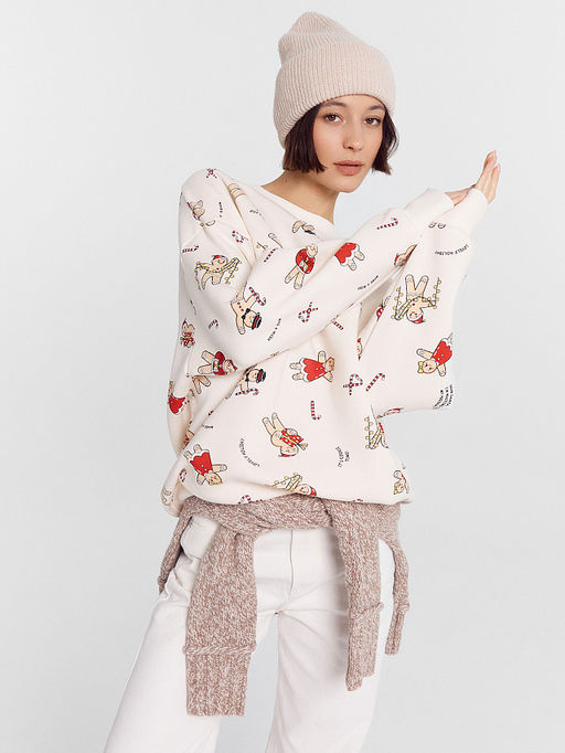 Джемпер женский молочно-бежевый новогодний с принтом в виде печенья и конфет - Mark formelle фото 7