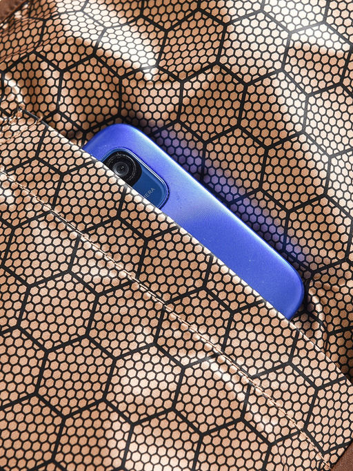 Куртка женская удлинённая стёганая с капюшоном и графеновой подкладкой цвета хаки 9628_1Kh