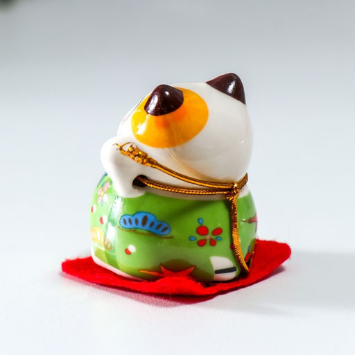 Сувенир керамика Манэки-нэко в костюмчиках на подушечках 4,5х3,8х4,6 см набор 5 шт - Simaland фото 6