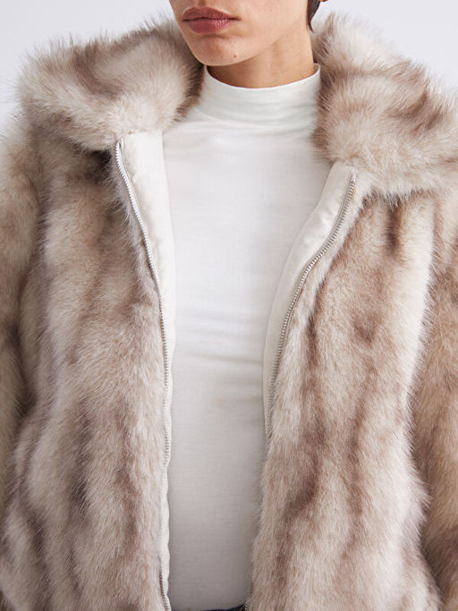 Dik Yaka Kad?n K?rk Mont