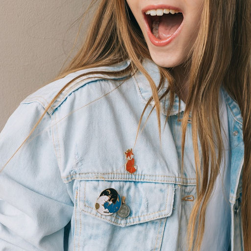 Значок Графичные животные лиса, оранжево-белый в золоте