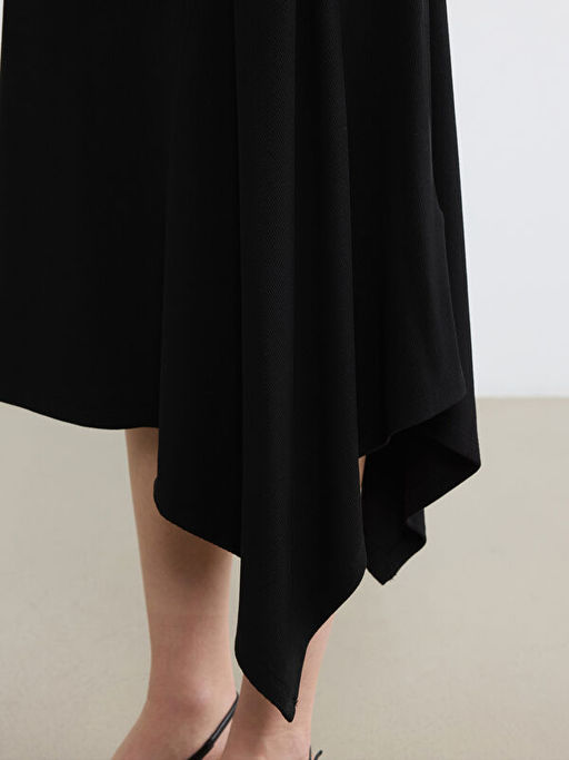 Beli Lastikli Asimetrik Kesim Etek