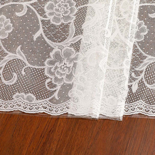 Скатерть ПВХ "Гипюр 1" 137х137см, длина стола до 90см, на 4 персоны, "LACE" фактурная, на пленке, беж с перламутром, упак. "классическая" п/э 28х41см т.м. "Домашняя Мода" (Китай)