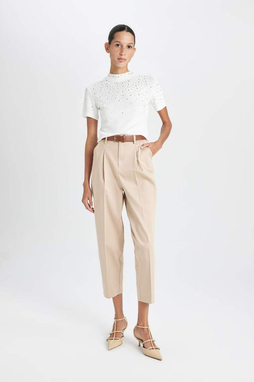 Женская приталенная футболка с короткими рукавами и полуводолазкой в рубчик с вышивкой - Defacto фото 2