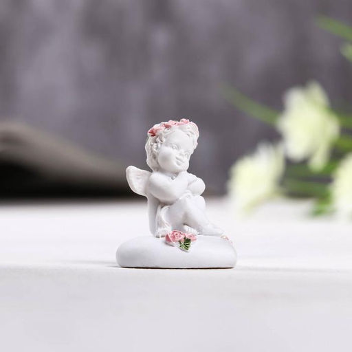 Цена за 2 шт. Фигурка полистоун «Ангелок сидит на сердце в венке из роз», 3.5×3×4 см, МИКС