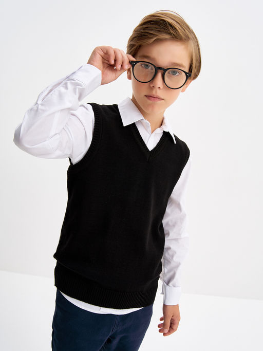 Черный вязаный жилет для мальчика