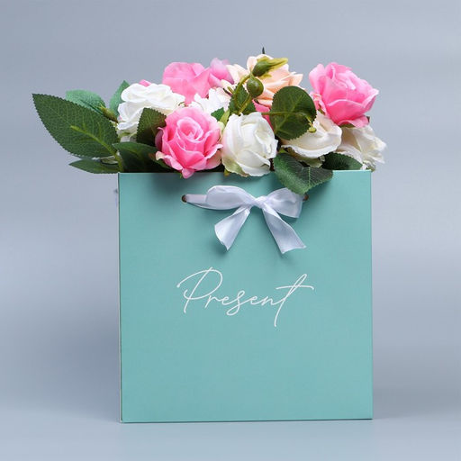 Цена за 5 шт. Коробка подарочная с лентами Present, 19×19×19 см