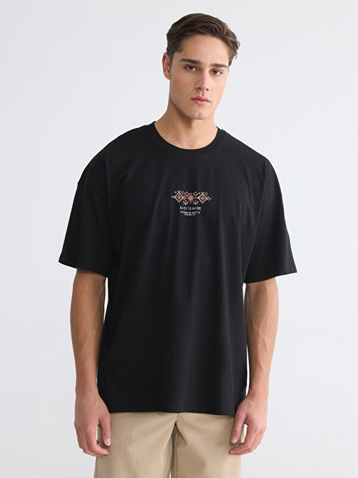 Loose Fit Bisiklet Yaka Bask?l? Erkek Ti??rt