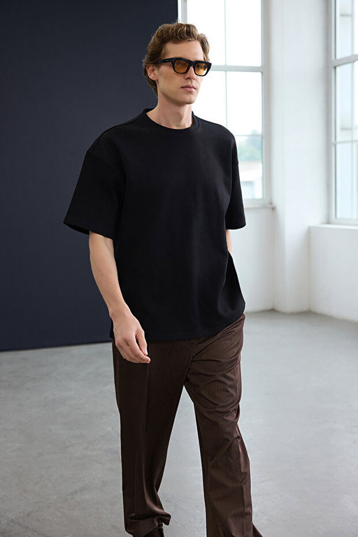 Trendyol Studio Siyah Oversize Kal_n T-Shirt TMNAW26TS00003 - Trendyolmilla фото 2