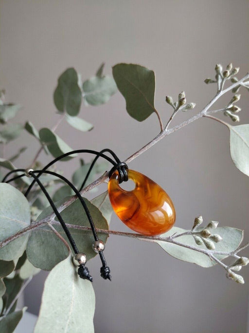 Кулон на шнурке