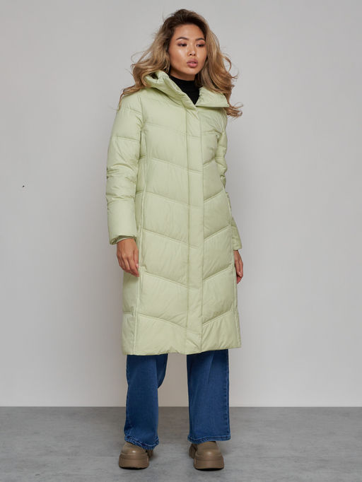 Пальто утепленное молодежное зимнее женское светло-зеленого цвета 52325ZS - Holdluck фото 3