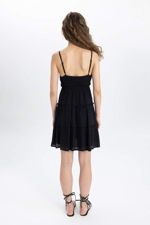 Черное платье А-силуэта с V-образным вырезом и короткими рукавами - Defacto фото 6