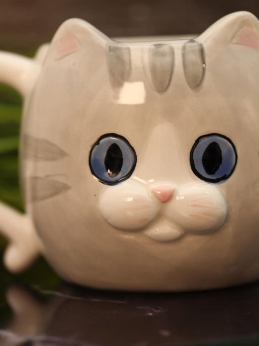 Кружка керамическая iLikeGift Blue eyed cat, grey (410 мл)