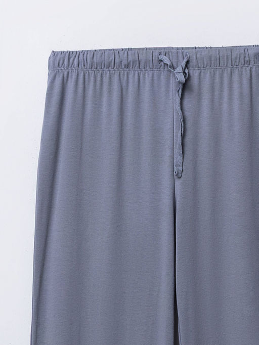 Брюки домашние женские с цветочным принтом.