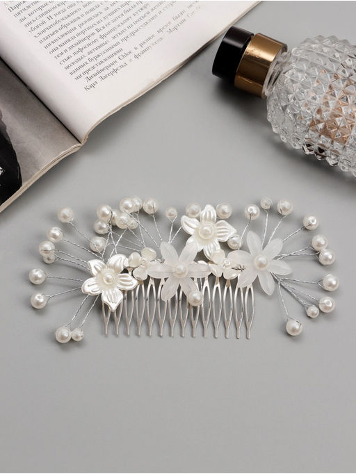 Гребень для волос QF «Эмилия», цветы шарики, 13×7 см, белый