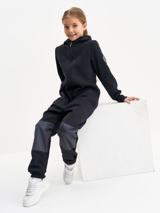 Черный комбинезон с наколенниками для мальчика