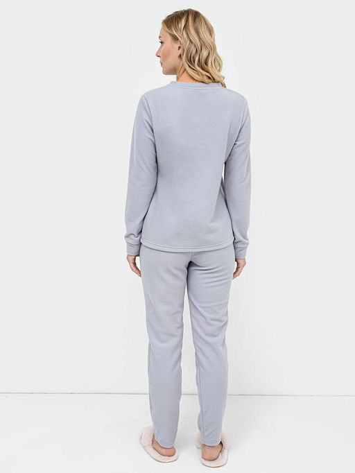 Флисовый пижамный комплект (лонгслив и брюки) серого цвета с принтом - Mark formelle фото 2