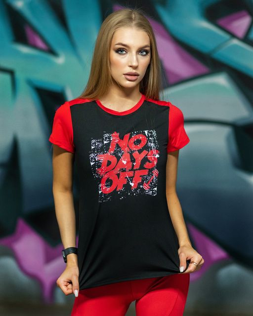 Футболка No Days Off черно-красная