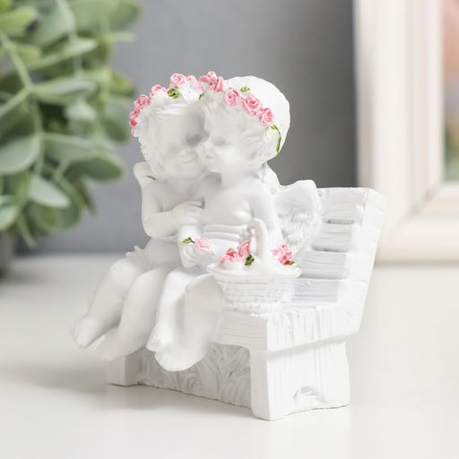 Фигурка «2 ангелочка в розовом веночке на скамейке», 8×7×5 см, МИКС