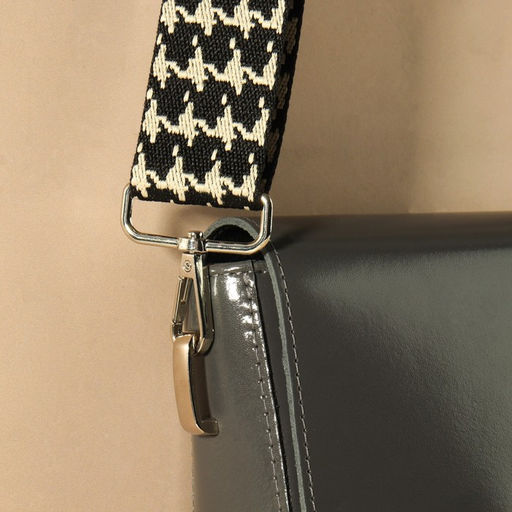 Ручка для сумки Гусиная лапка, стропа, с карабинами, 139 3 3,8 см, цвет чёрный/белый - Арт узор фото 5