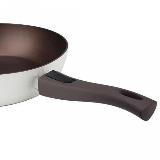 Сковорода с антипригарным покрытием д26см Hygge, h5см, s3,3мм, дно д21,3см, s3,8мм, кованый алюминий, съемная бакелитовая ручка с покрытием soft-touch, молочный/коричневый, TalleR (Китай) Подходит для всех видов плит, включая индукционную. - Домашняя мода фото 7