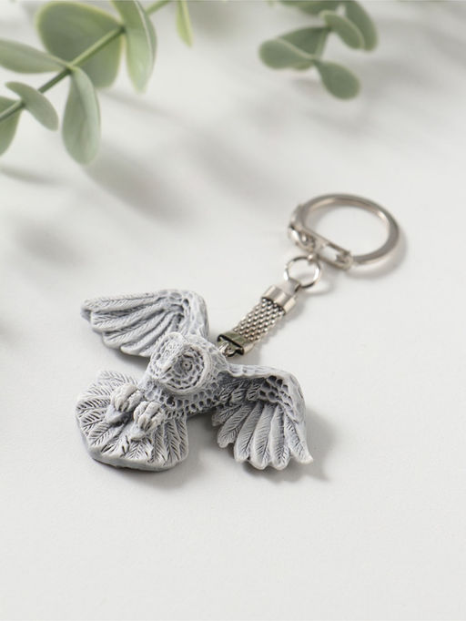 Брелок "Сова полярная с расправленными крыльями" (барельеф) , 4,1см