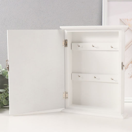 Ключница настенная «Веточка цветочная», дерево, 6 крючков, состаренный белый, 6×22×30 см